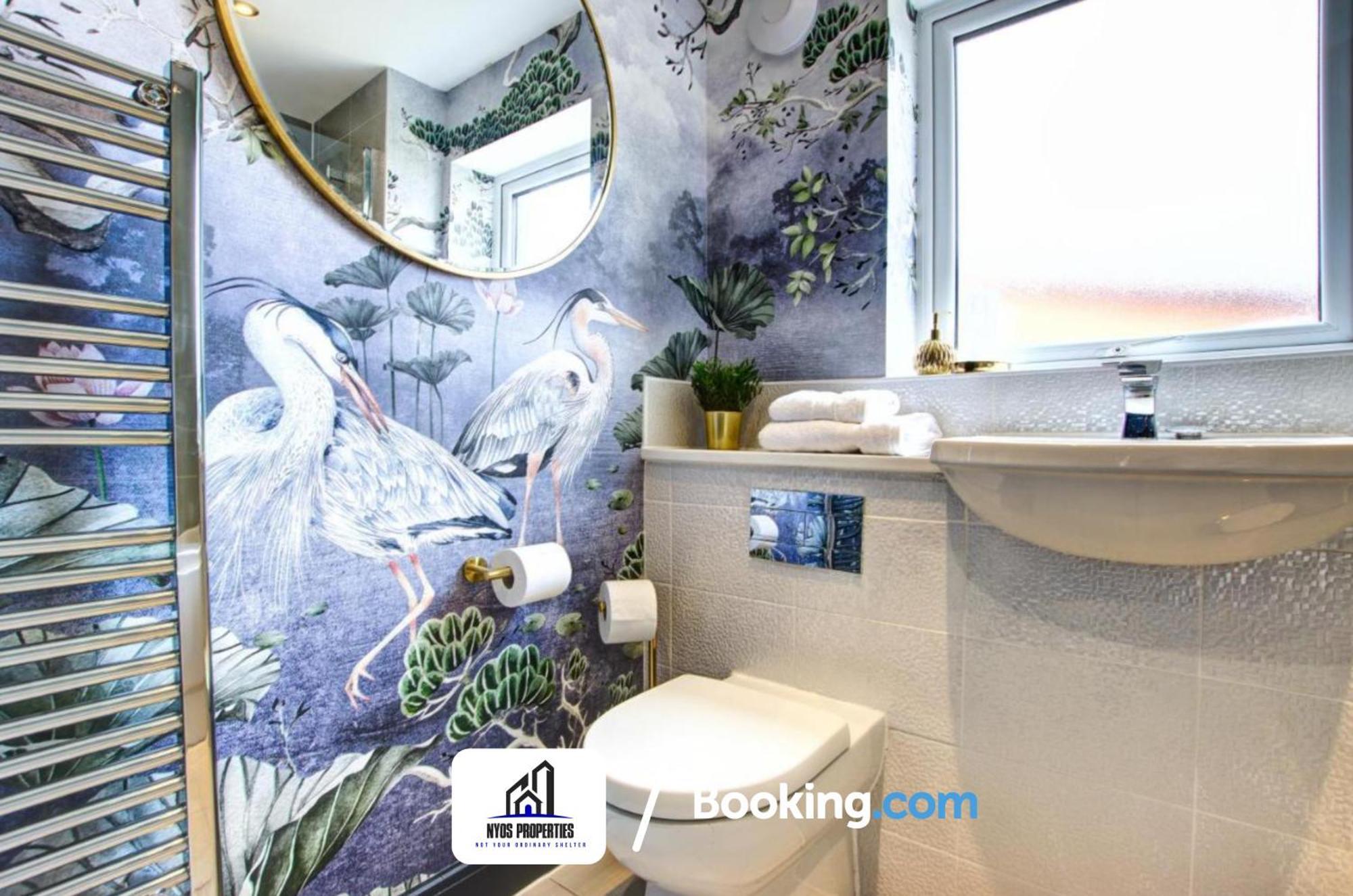 3 Bedroom Home By Nyos Properties Short Lets & Serviced Accommodation Manchester With Garden Exterior photo