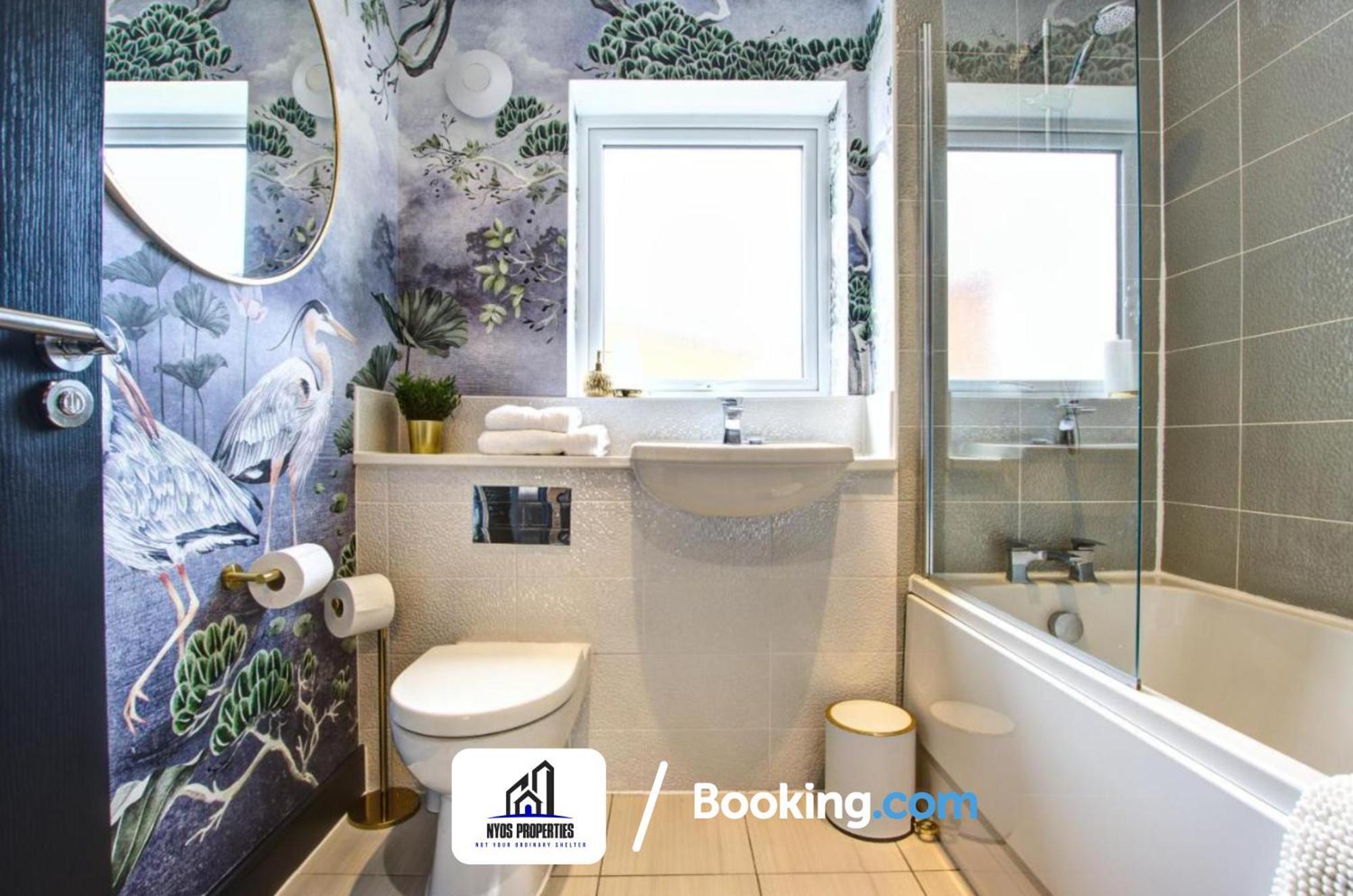 3 Bedroom Home By Nyos Properties Short Lets & Serviced Accommodation Manchester With Garden Exterior photo